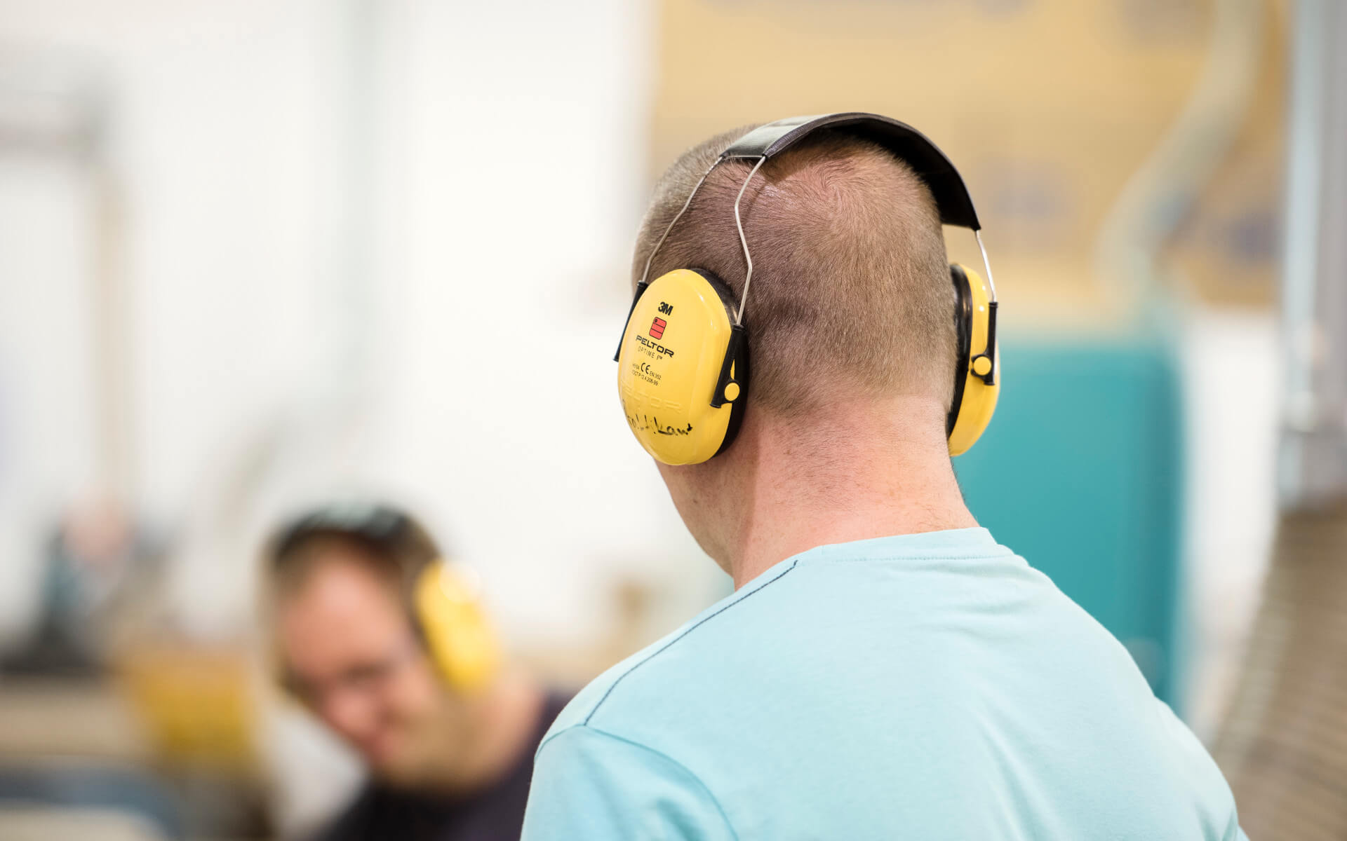 Oberurseler Werkstätten Broschürenreihe Foto Kopfhörer Andreas Reeg