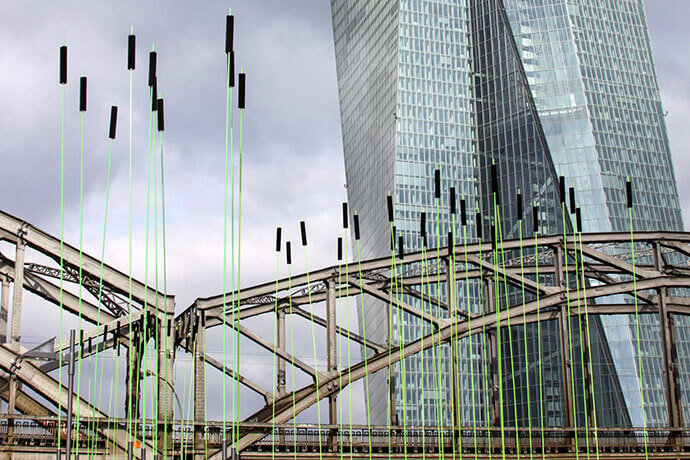 Klimaroute Station Flusswind Hafenpark Frankfurt flexible 8 Meter hohe Windhalme
