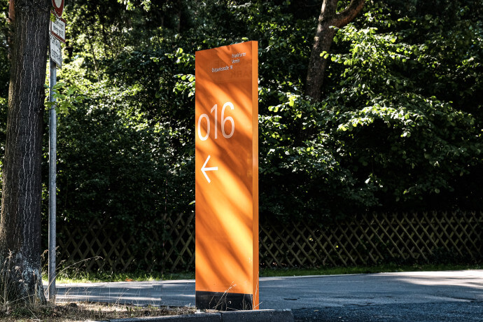 o16 Übernachtungsstätte des Frankfurter Vereins Ostpark Stele