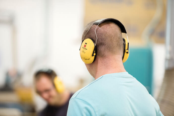 Oberurseler Werkstätten Broschürenreihe Foto Kopfhörer Andreas Reeg